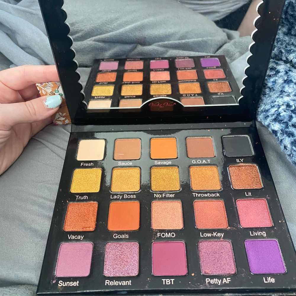 Violet Voss hashtag pro eyeshadow palette